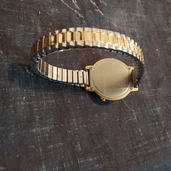 Vintage Lorus Mickey and Minnie Mouse Watch - Picture 6 of 10